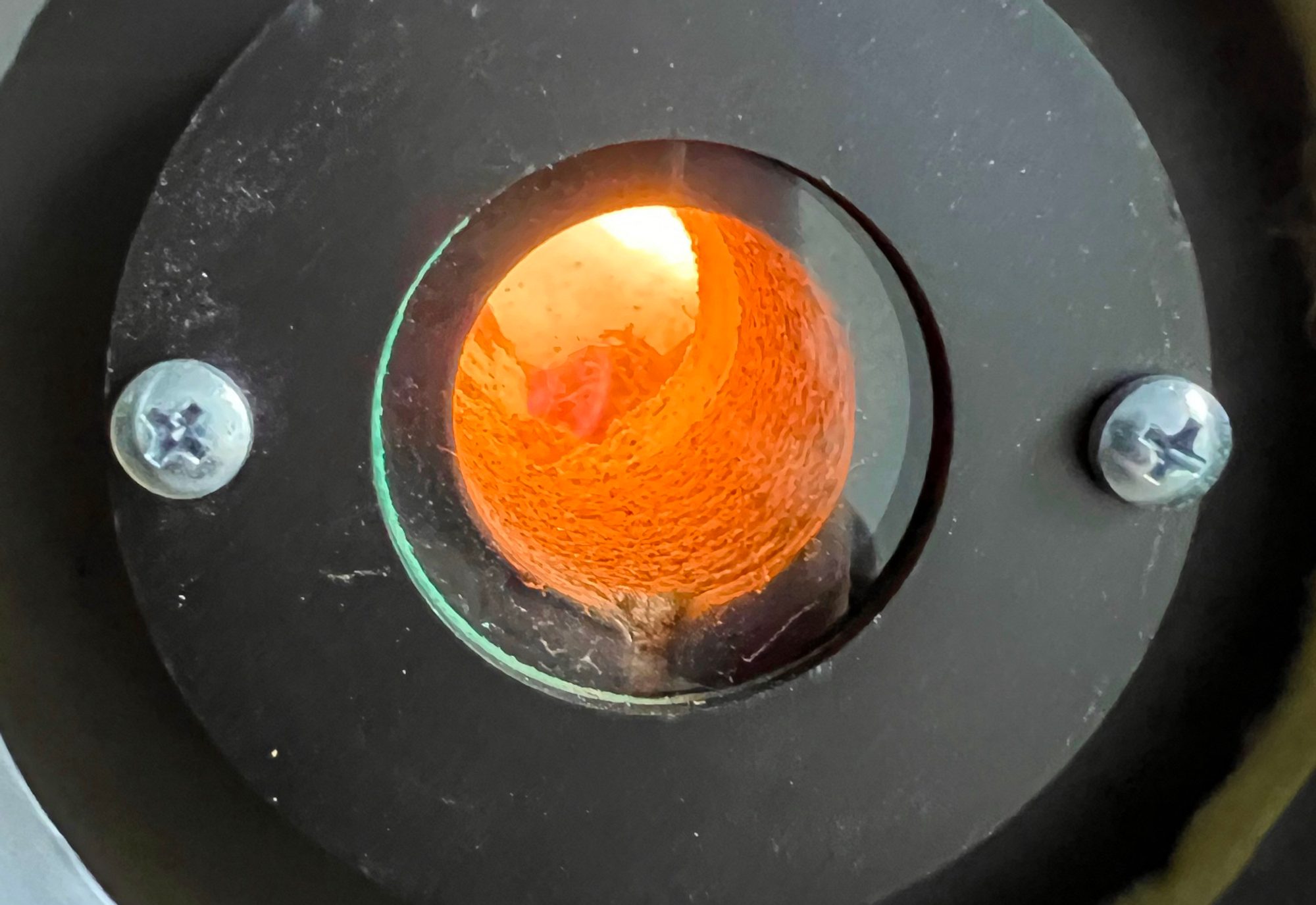 Pyrolyse: Biomasse wird zu Pflanzenkohle